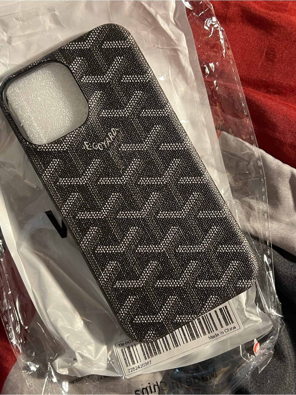 Designer Black Patterned  IPhone 13 Promax Case - Textured Protective Cover